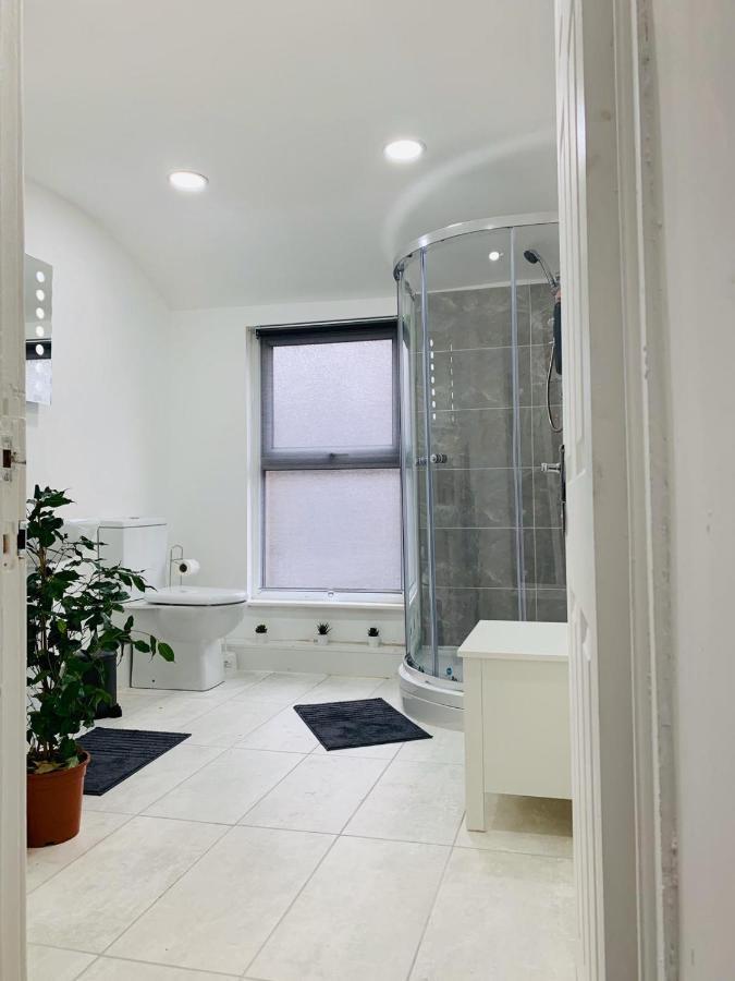 Stylish, Spacious & Luxurious Home - Parking ليفربول المظهر الخارجي الصورة